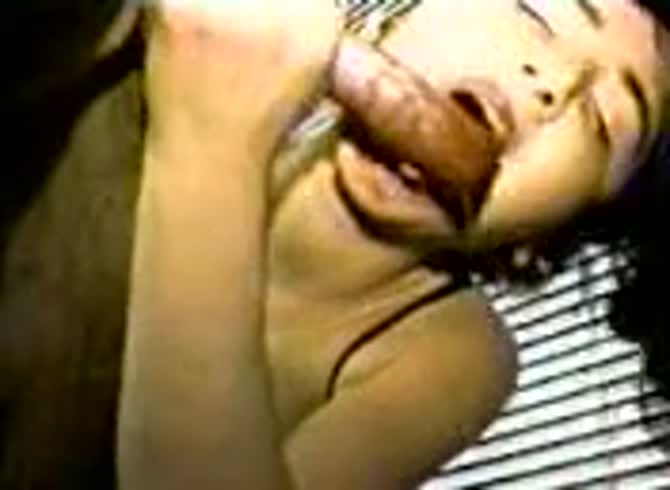 Video :Hot and sexy babe loves sucking big dog dick